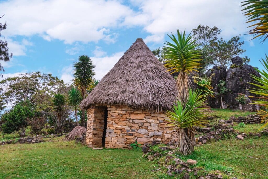Architecture traditionnelle et habitat rural à Madagascar, témoins de l'authenticité et de l'art de vivre du Fihavanana