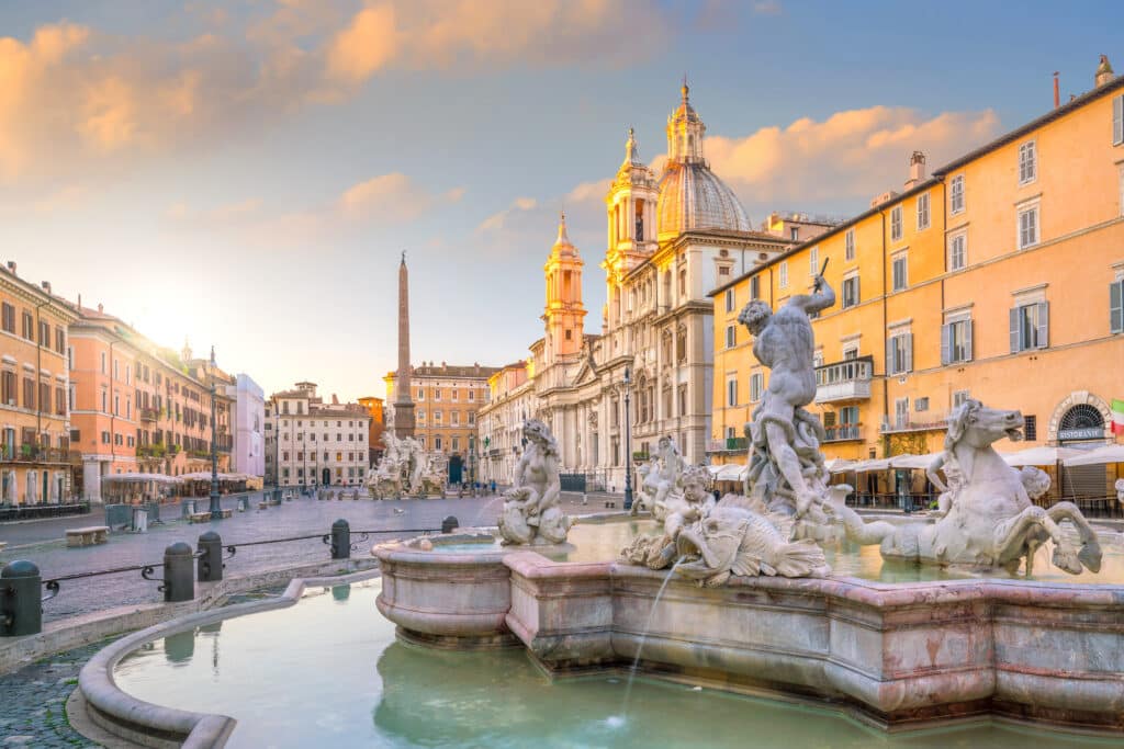 La magnifique Piazza Navona et ses sculptures baroques à Rome, exploration romantique et artistique Heaven Collection.