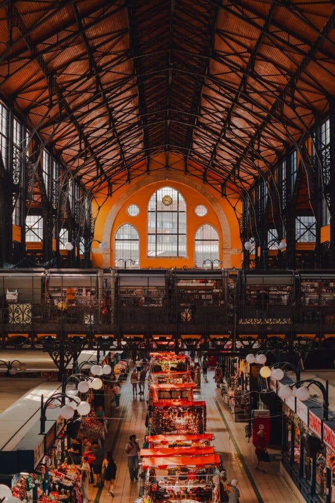 Halles historiques et animées de Borough Market, une expérience gourmande et conviviale à partager lors d'un voyage à deux dans la Londres royale