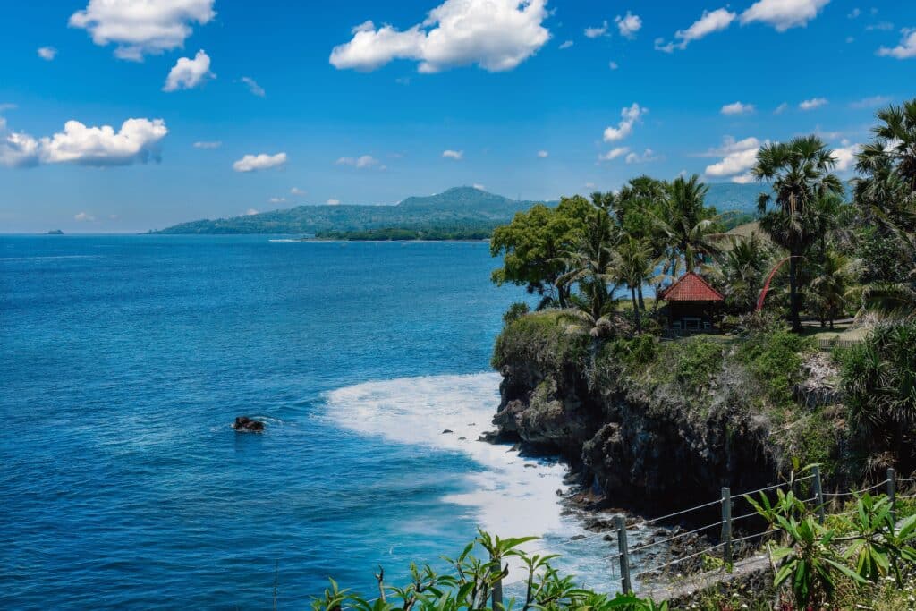 Littoral tropical entre océan et végétation, inspiration pour la Parenthèse Horizon Heaven Collection