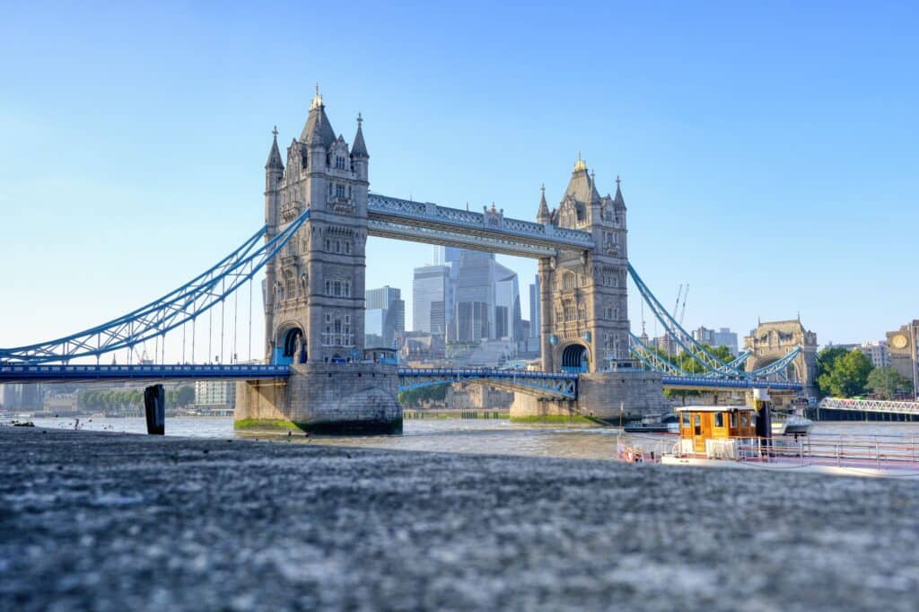 Tower Bridge à Londres, idée d'escapade romantique sur mesure en duo conçue par Heaven Collection.